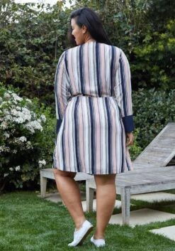 Nurode Plus Size Printed Wrap Dress With Cuff Binding -FemiLook Sales Store 2003563 201 3