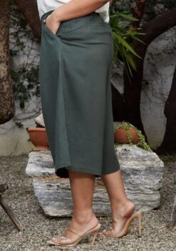 Pleione Plus Size Pleated Wide Leg Capris -FemiLook Sales Store 2006680 125 3