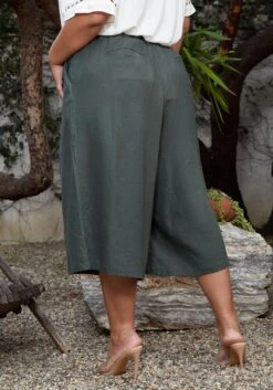 Pleione Plus Size Pleated Wide Leg Capris -FemiLook Sales Store 2006680 125 4