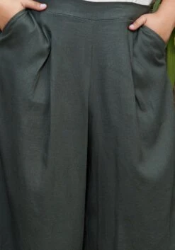 Pleione Plus Size Pleated Wide Leg Capris -FemiLook Sales Store 2006680 125 5