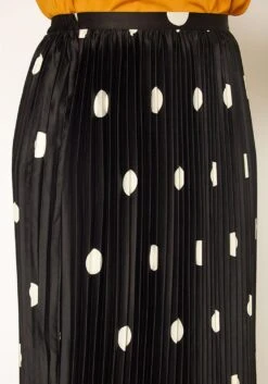 Pleione Plus Size Pleated Polkadot Midi Skirt -FemiLook Sales Store 2011311 172 3