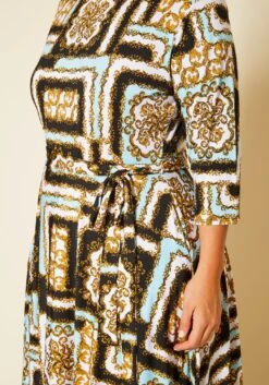 Plus Size Damask Print Fit & Flare Maxi Dress -FemiLook Sales Store 2020624 001 5