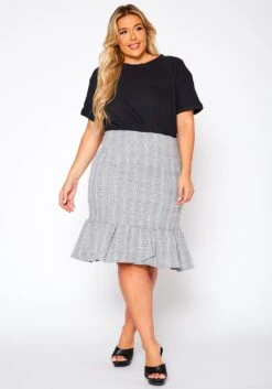 Plus Size Plaid Print Ruffle Flare Skirt -FemiLook Sales Store 2021044 001 2