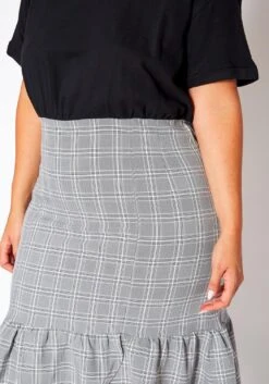 Plus Size Plaid Print Ruffle Flare Skirt -FemiLook Sales Store 2021044 001 5