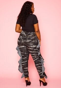 Plus Size Acid Washed Ruffle Hem Denim Jeans -FemiLook Sales Store 2021117 001 4