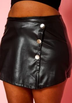 Plus Size Faux Leather Skort -FemiLook Sales Store 2021301 001 5
