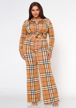 Plus Size Doing It All Plaid Pattern Coord Set -FemiLook Sales Store 2022605 001 2